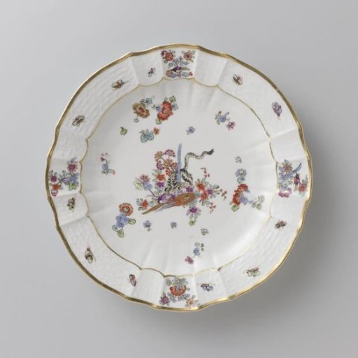 Round plate, multicolored painted with a Kakiemon decoration