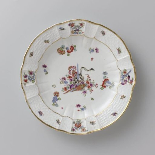 Round plate, polychrome painted with a Kakiemon decoration