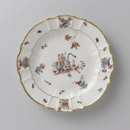 Round plate, polychrome painted with a Kakiemon decoration