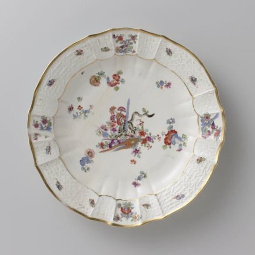 Round plate, multicolored painted with a Kakiemon decoration