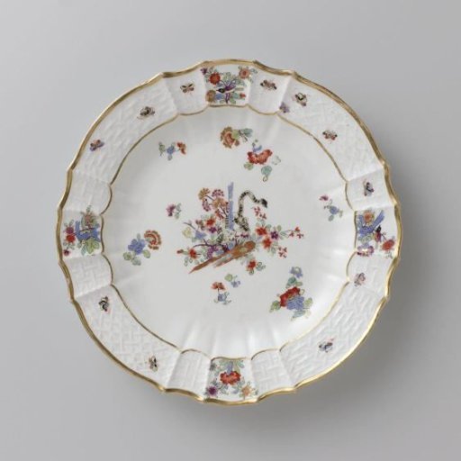 Round plate, multicolored painted with a Kakiemon decoration