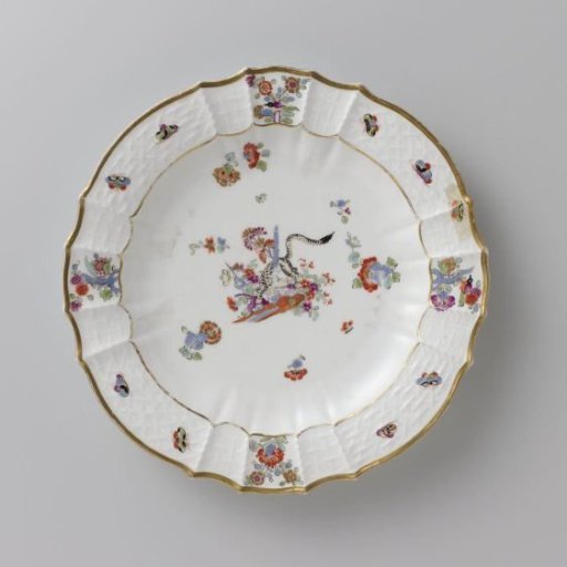 Round plate, multicolored painted with a Kakiemon decoration