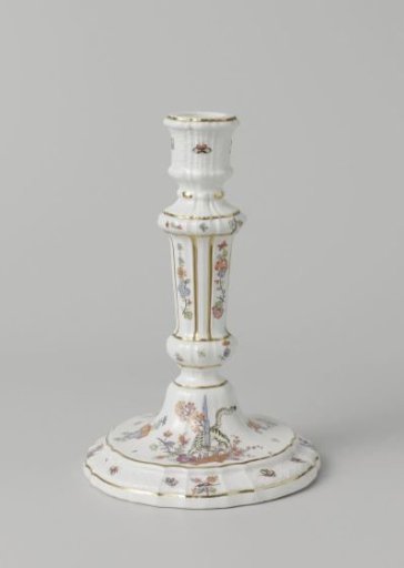 Candlestick, multicolored painted with a Kakiemon decoration