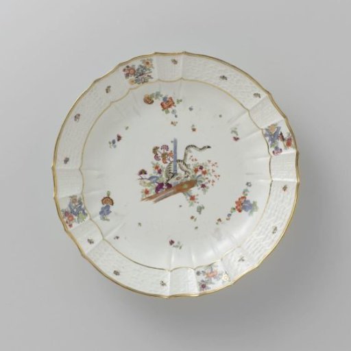 Dish, polychrome painted with a Kakiemon decoration