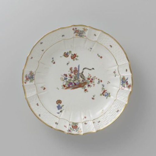 Dish, polychrome painted with a Kakiemon decoration