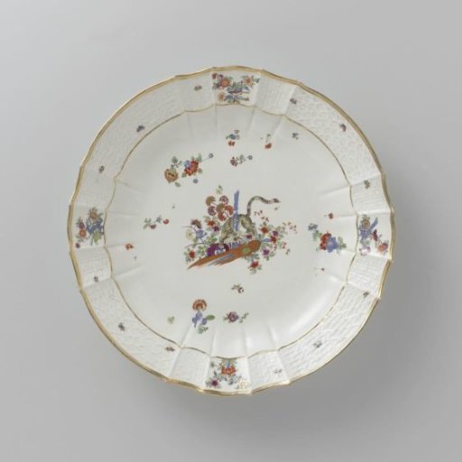 Dish, polychrome painted with a Kakiemon decoration