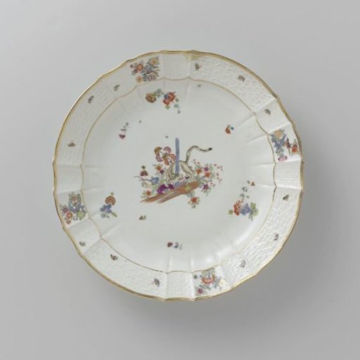 Dish, polychrome painted with a Kakiemon decoration