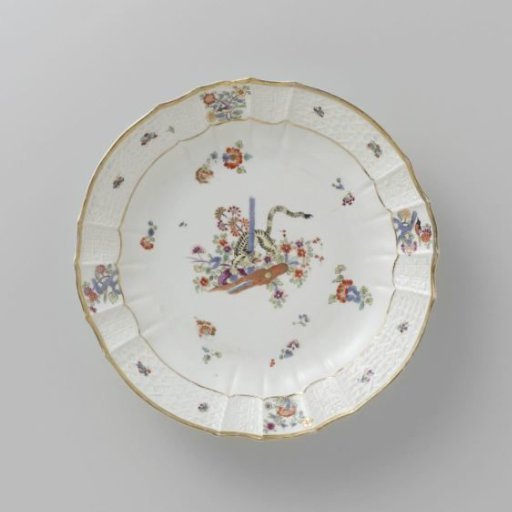 Dish, polychrome painted with a Kakiemon decoration