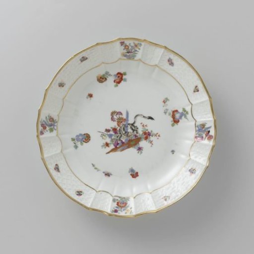 Dish, multicolored painted with a Kakiemon decoration