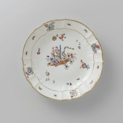 Dish, polychrome painted with a Kakiemon decoration