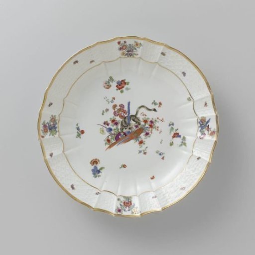 Dish, polychrome painted with a Kakiemon decoration