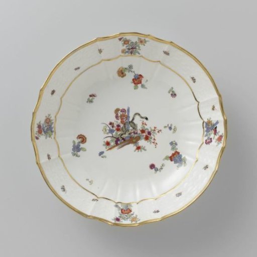 Dish, polychrome painted with a Kakiemon decoration