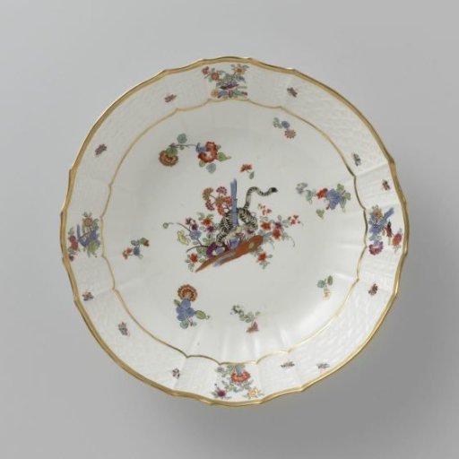 Dish, polychrome painted with a Kakiemon decoration