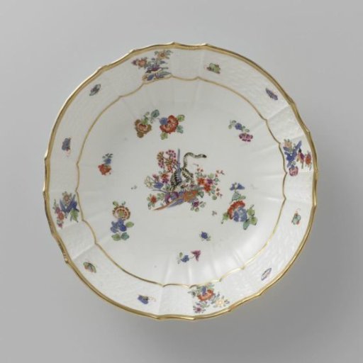 Dish, polychrome painted with a Kakiemon decoration