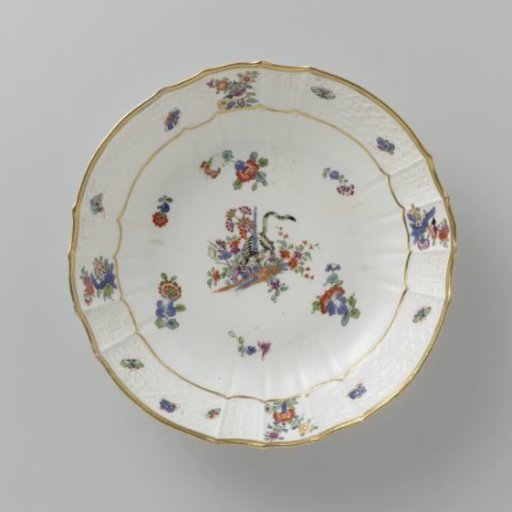 Dish, polychrome painted with a Kakiemon decoration