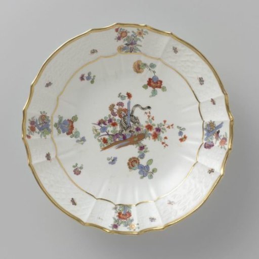 Dish, polychrome painted with a Kakiemon decoration