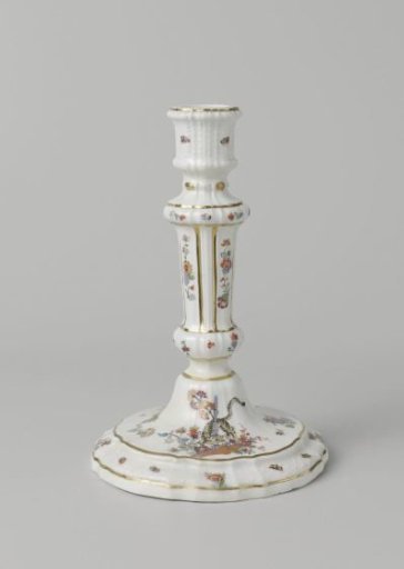 Candlestick, multicolored painted with a Kakiemon decoration