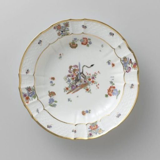 Soup plate, multicolored painted with a Kakiemon decoration