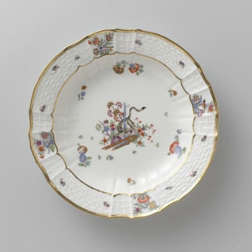 Soup plate, multicolored painted with a Kakiemon decoration