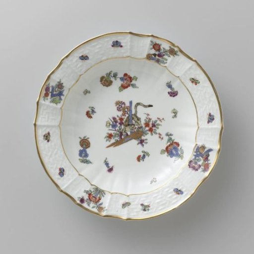 Soup plate, multicolored painted with a Kakiemon decoration