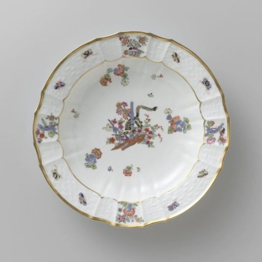 Soup plate, multicolored painted with a Kakiemon decoration