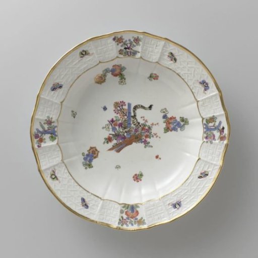 Soup plate, multicolored painted with a Kakiemon decoration