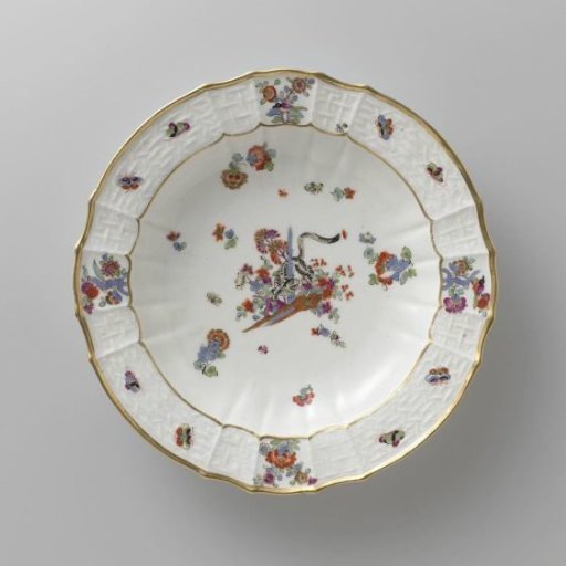 Soup plate, multicolored painted with a Kakiemon decoration