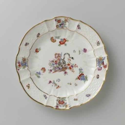 Round Plate, painted in many colors with a Kakiemon decoration