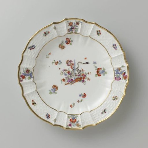Round plate, multicolored painted with a Kakiemon decoration