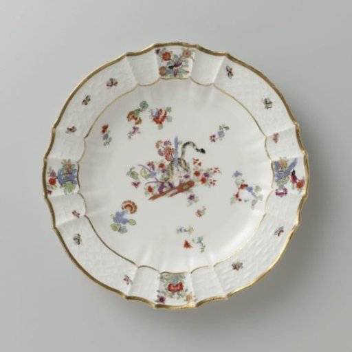 Round Plate, painted in many colors with a Kakiemon decoration