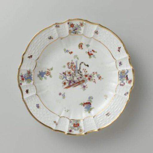 Round Plate, painted in many colors with a Kakiemon decoration