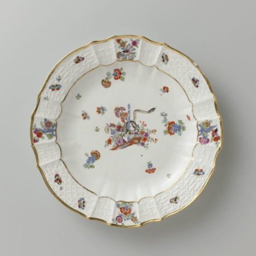 Round Plate, Colorfully Painted with a Kakiemon Decoration