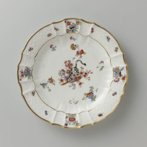 Round Plate, Colorfully Painted with a Kakiemon Decoration