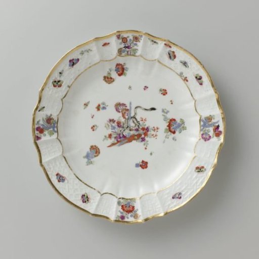 Round plate, polychrome painted with a Kakiemon decoration