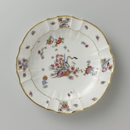 Round Plate, Colorfully Painted with a Kakiemon Decoration