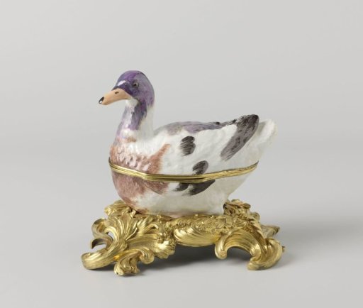 Lid of a box in the shape of a duck