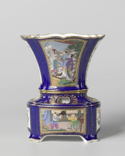 Two vases (vase hollandais nouvelle forme)