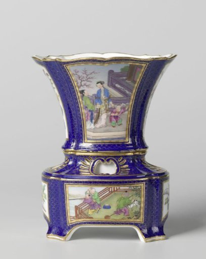 Two vases (vase hollandais nouvelle forme)