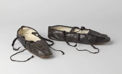 Shoe of Black Leather with Ribbons