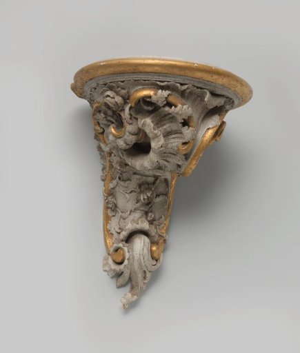 Console of white and gold-painted lime wood