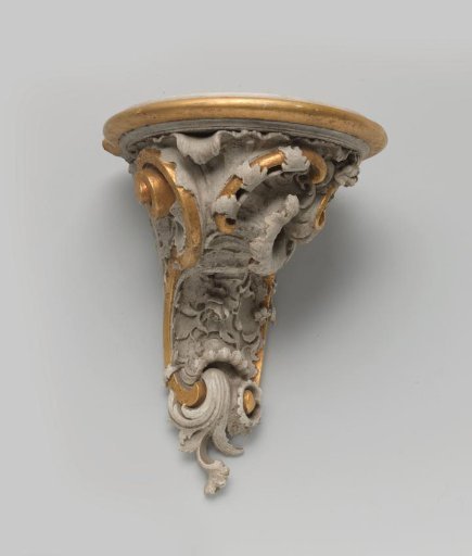 Console of white and gold-painted lime wood
