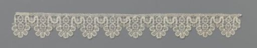 Strip of bobbin lace with wheels and five-lobed shells