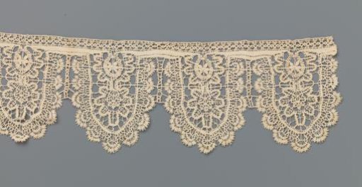 Strip of bobbin lace with palmettes and eleven-lobed shells