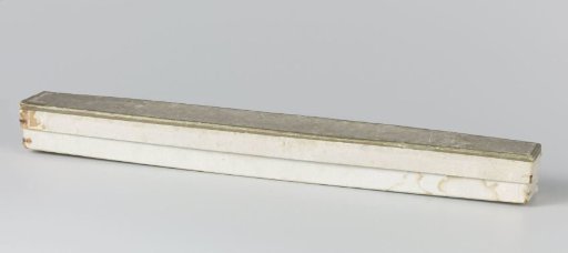 Rectangular fan case of straw cardboard, top of lid covered with marbled paper and further with white paper