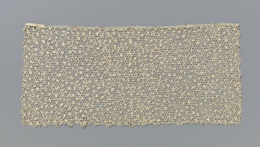 Neck scarf of needle lace with intersecting delicate spiral vines