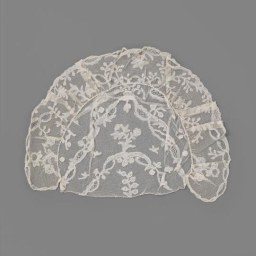 Cap lace and strip of bobbin lace with wedge-shaped rivières and bubble-shaped cartouches