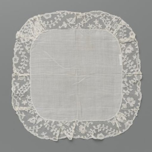Handkerchief of batiste with a border of bobbin lace with cartouches and diagonal running vines with oval leaves on both sides
