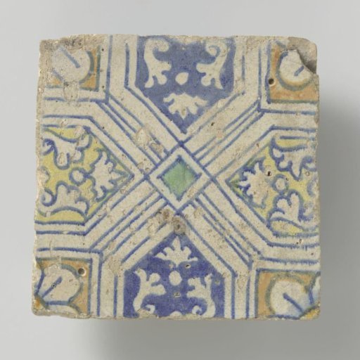 Tile with leaf pattern