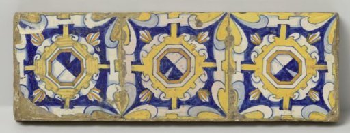 Field of three tiles with diamond heads