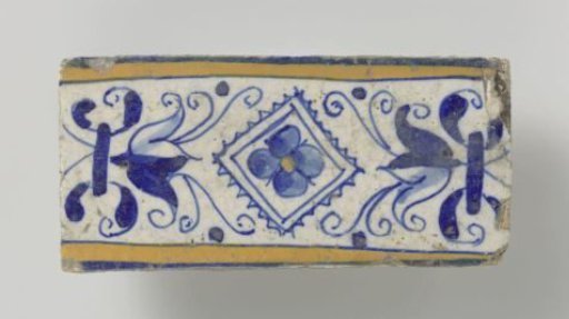 Border tile with a rosette in a diamond and tulips